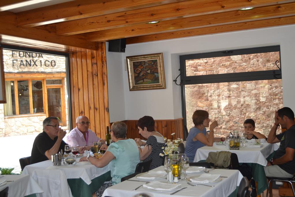 Hostal La Muntanya Castellar De N'Hug Zewnętrze zdjęcie